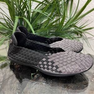 💋NWT💋 Bernie Mev. Women's
Hand Woven Catniss Slip On Flats In Gunmetal/Black